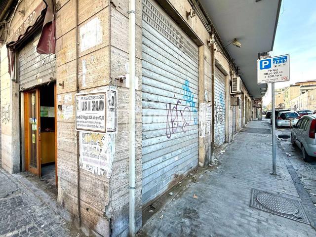 Negozio in vendita a Napoli