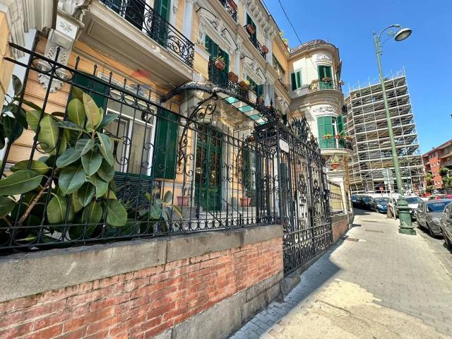 Negozio in vendita a Napoli