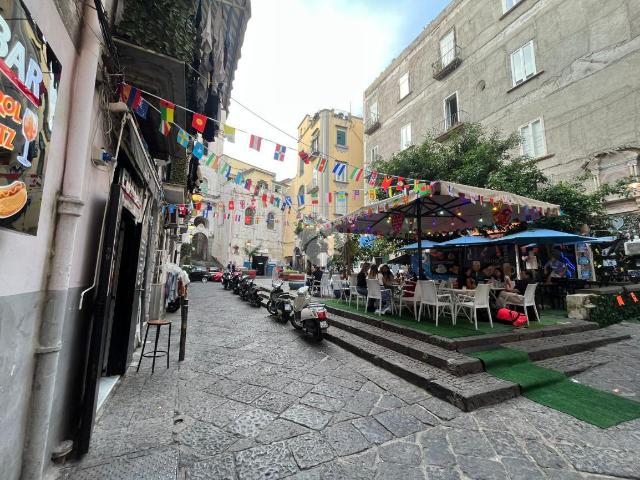 Negozio in vendita a Napoli
