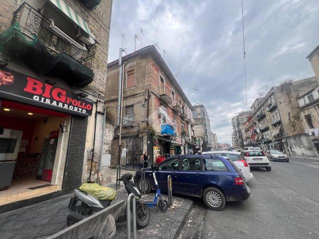 Negozio in vendita a Napoli