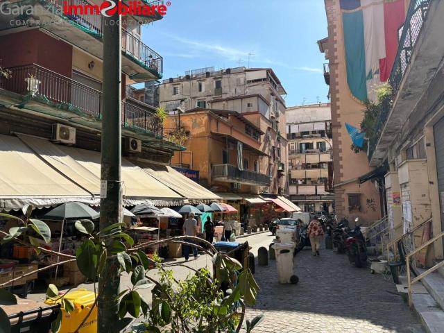 Negozio in vendita a Napoli