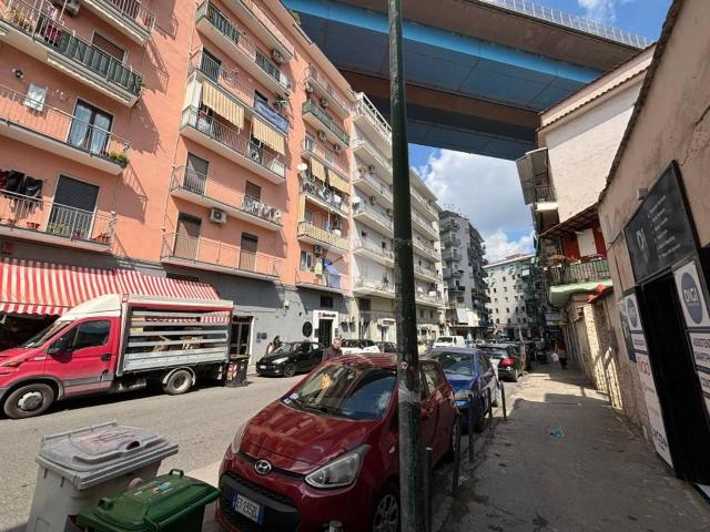 Negozio in vendita a Napoli