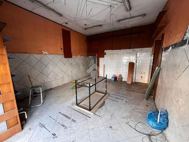 Negozio in vendita a Napoli