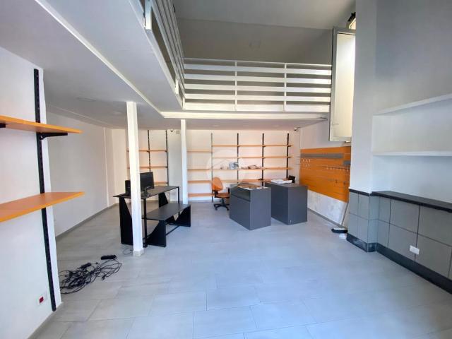 Negozio in vendita a Napoli