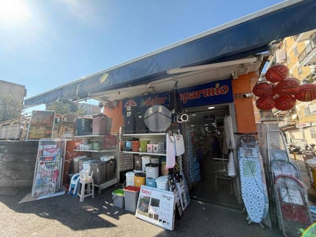 Negozio in vendita a Napoli