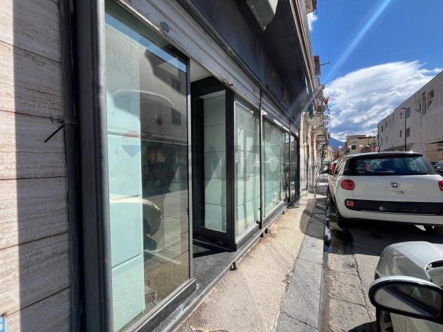 Negozio in vendita a Napoli