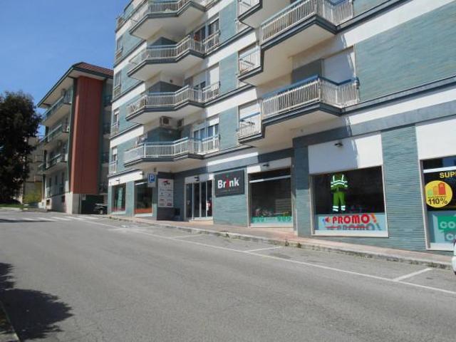 Negozio in vendita a Noci