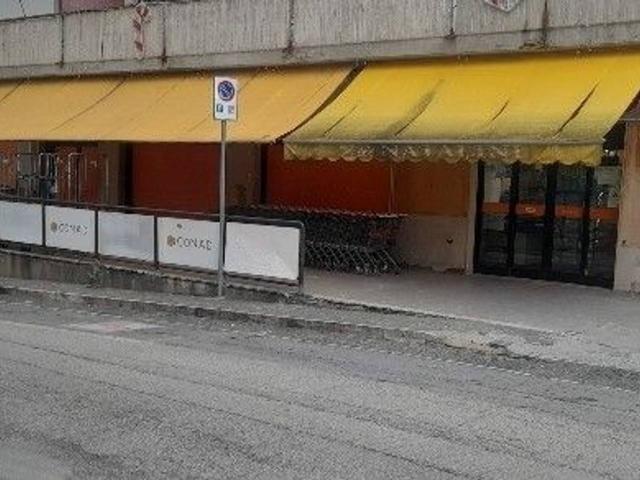 Negozio in vendita a Notaresco