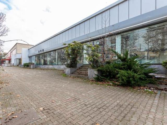 Negozio in vendita a Novara