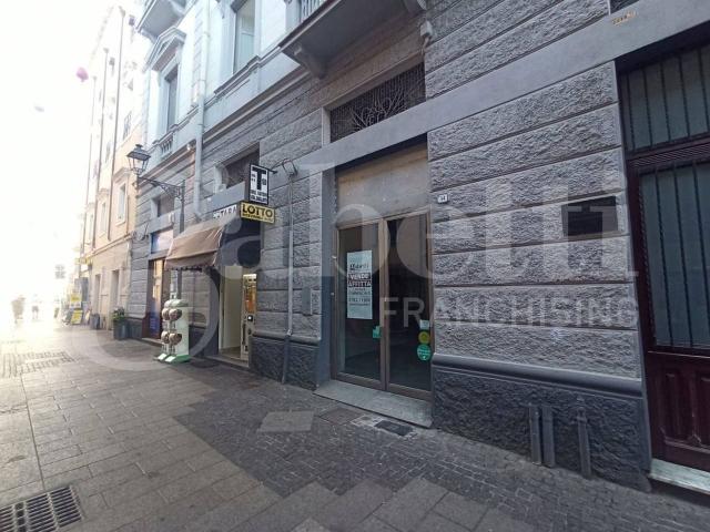 Negozio in vendita a Oristano