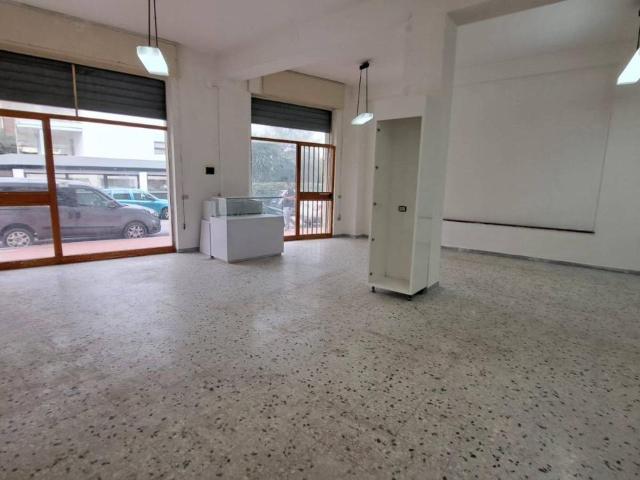 Locale commerciale in vendita a Ortona