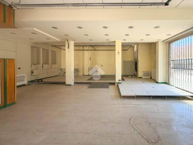 Negozio in vendita a Paderno D'Adda