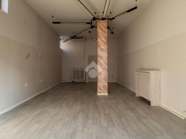 Negozio in vendita a Palazzolo Sull'Oglio
