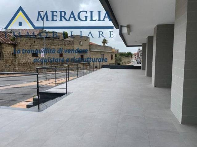 Negozio in vendita a Parete