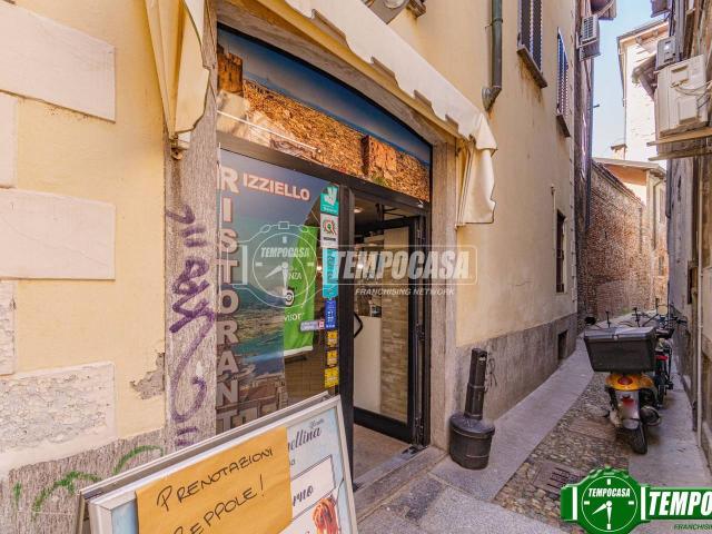 Negozio in vendita a Pavia