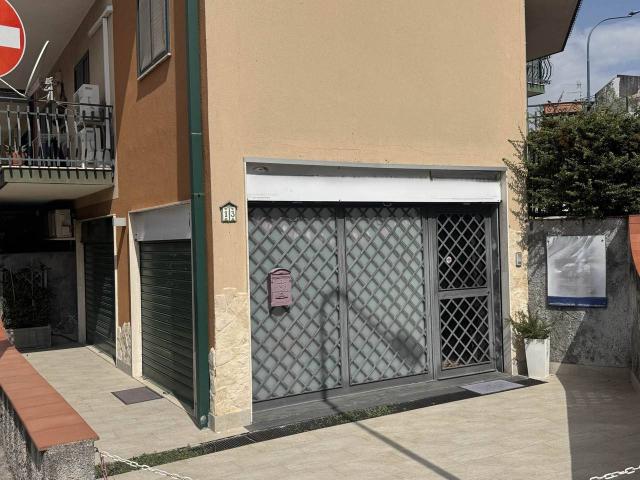Negozio in vendita a Pedara