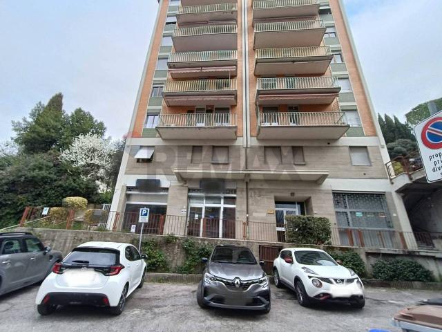 Negozio in vendita a Perugia