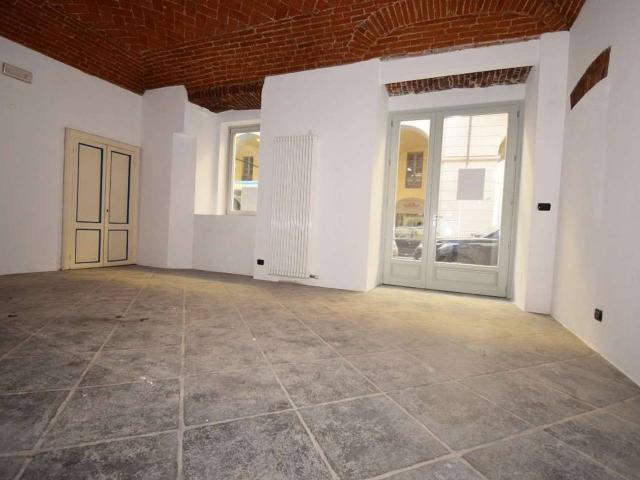 Negozio in vendita a Pinerolo