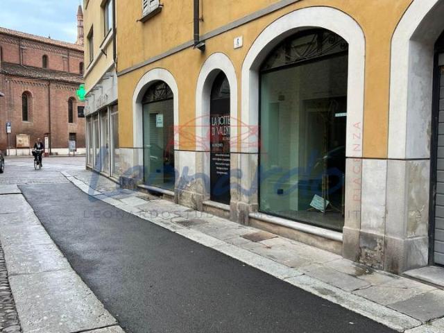 Negozio in vendita a Piacenza