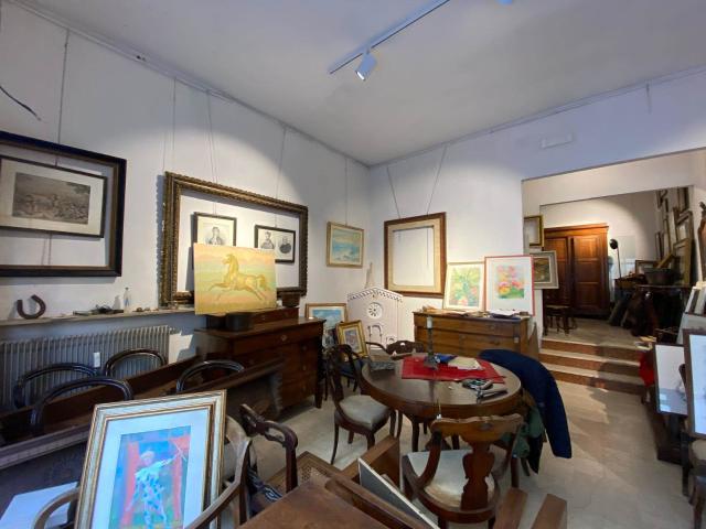NEGOZIO in VENDITA a PIACENZA CENTRO STORICO