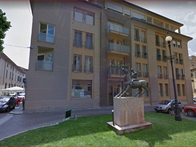 NEGOZIO in VENDITA a PIACENZA CENTRO STORICO