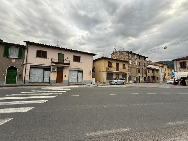 Negozio in vendita a Pietrasanta
