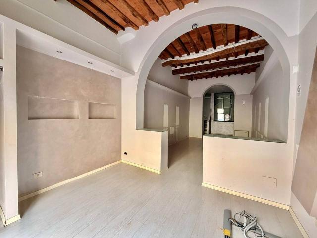 Negozio in vendita a Pistoia