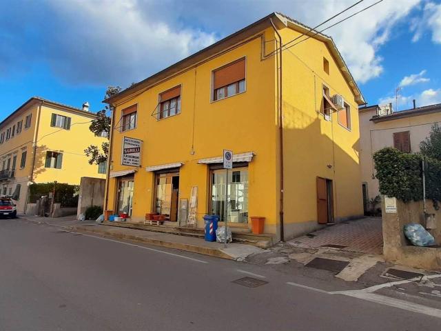 Negozio in vendita a Pistoia