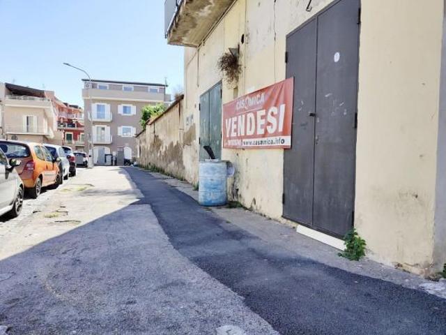 Negozio in vendita a Pomigliano D'Arco
