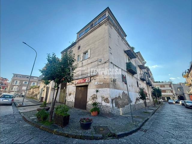 Negozio in vendita a Pomigliano D'Arco