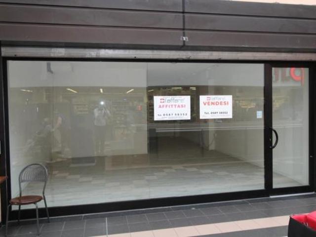 Negozio in vendita a Pontedera 64 mq Rif: 1290867
