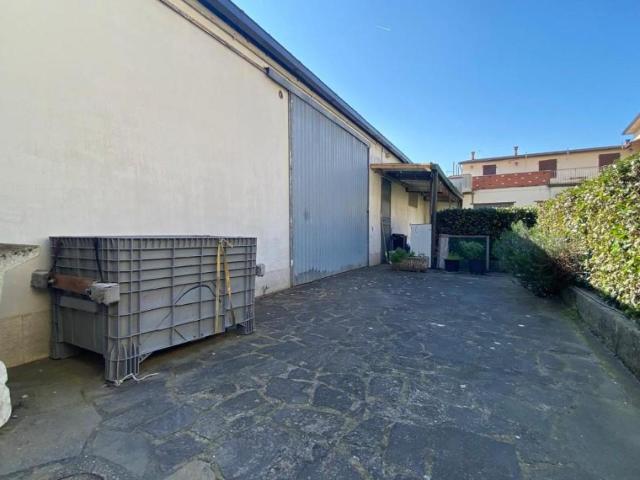 Negozio in vendita a Ponsacco