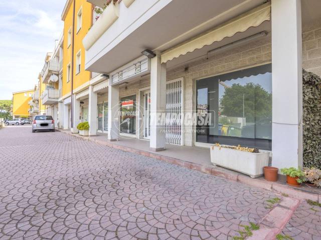 Negozio in vendita a Porto Recanati