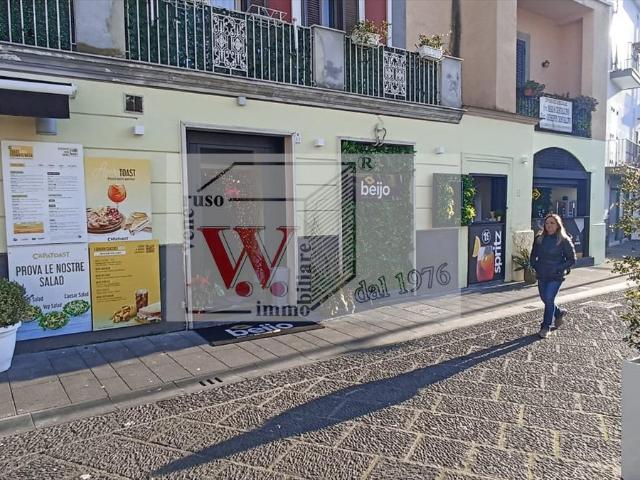 Negozio in Vendita a Pozzuoli