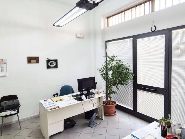 Negozio in vendita a Prato