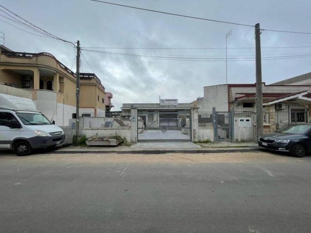 Negozio in vendita a Pulsano