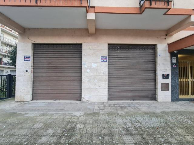 Negozio in vendita a Rende