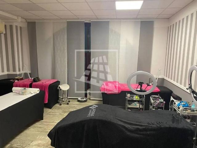 Negozio in vendita a Reggio Emilia