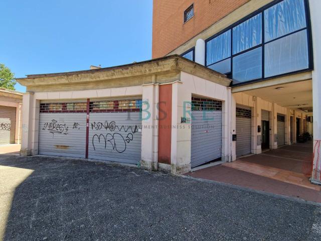 Negozio in vendita a Roma, Talenti