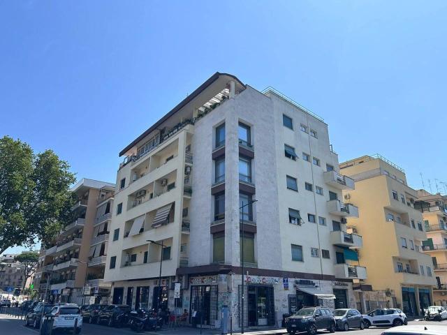 Negozio in vendita a Roma