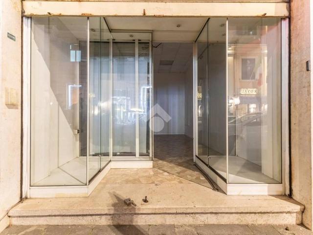 Negozio in vendita a Roma