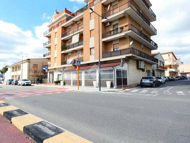 Negozio in vendita a Rocca Imperiale