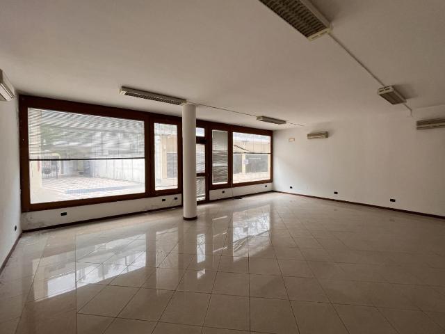 Negozio in vendita a Rovigo