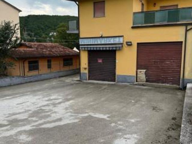 Negozio in vendita a Scoppito