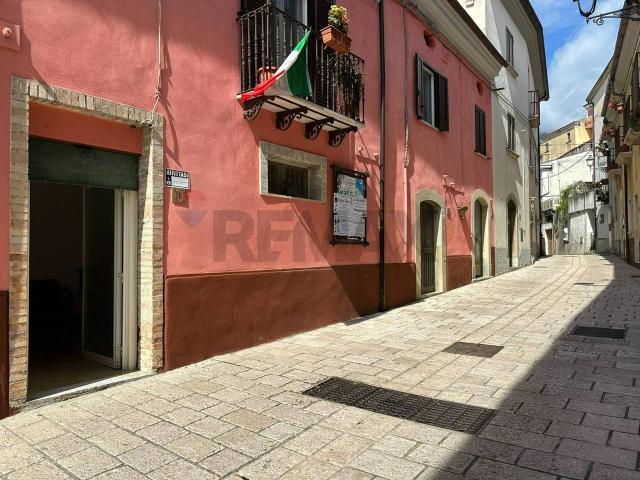 Negozio in vendita a Scapoli