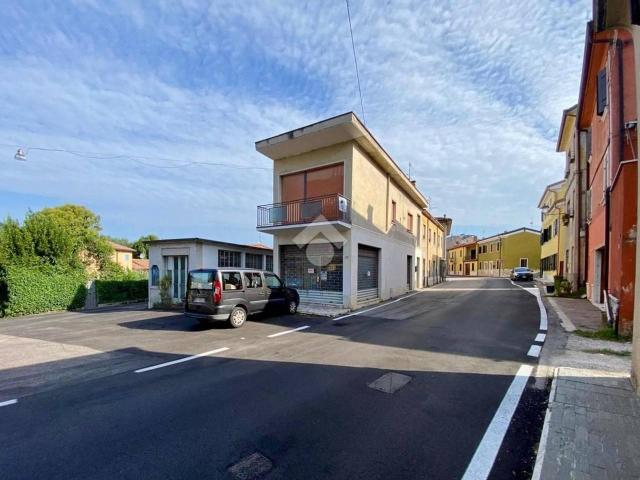 Negozio in vendita a Sant'Ambrogio Di Valpolicella