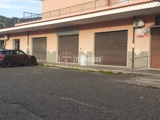 Negozio in vendita a Sant'Andrea Apostolo dello Ionio