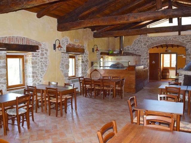 Negozio in vendita a Sante Marie