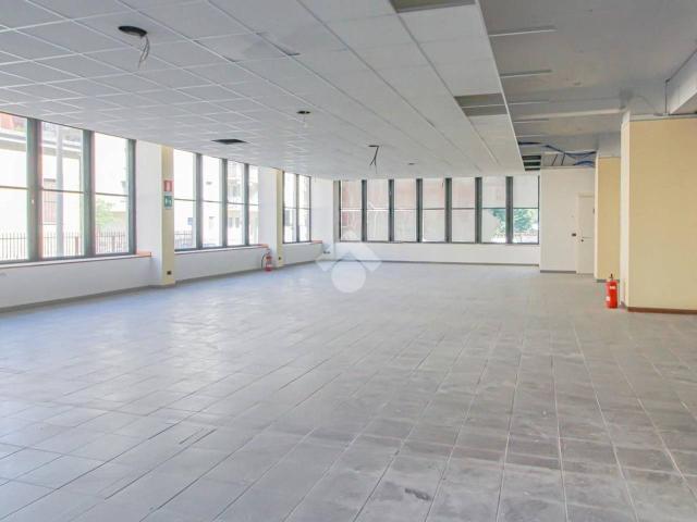 Negozio in vendita a San Giuliano Milanese