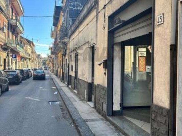 Negozio in vendita a San Giovanni la Punta